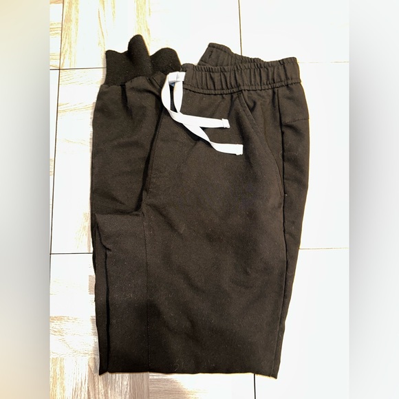 Figs Scrunch Waist Black Jogger Scrub Bottoms - Picture 2 of 2